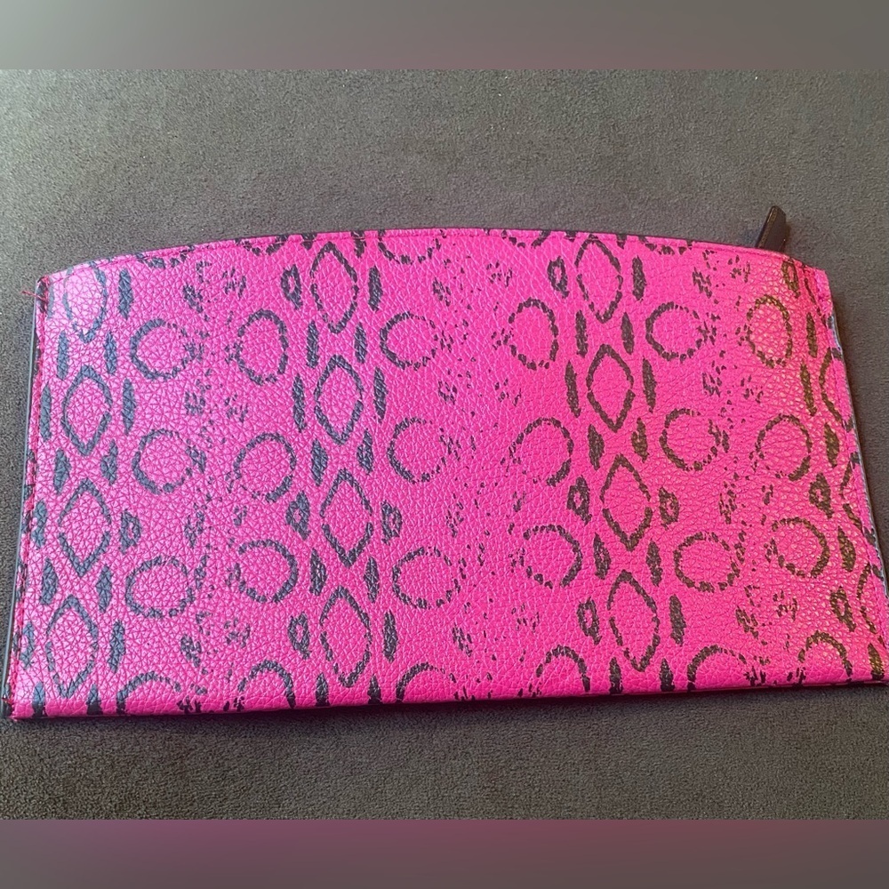 Reed Magenta pouch bag - Picture 2 of 6